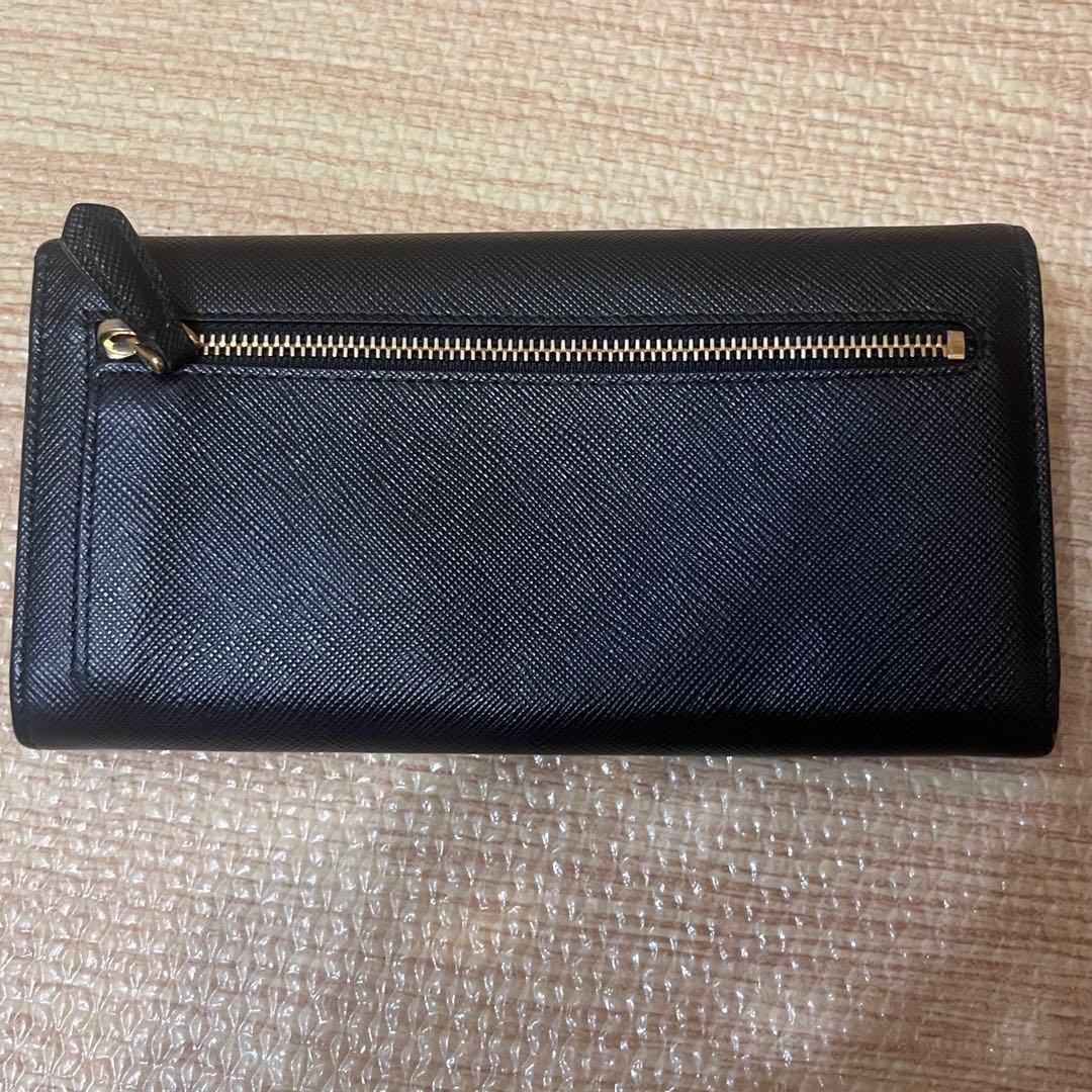 PRADA サフィアーノレザー レター型 長財布 ブラックの写真3枚目