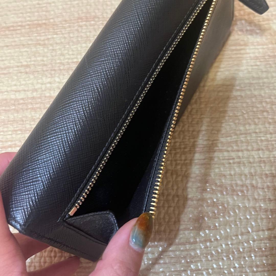 PRADA サフィアーノレザー レター型 長財布 ブラックの写真4枚目