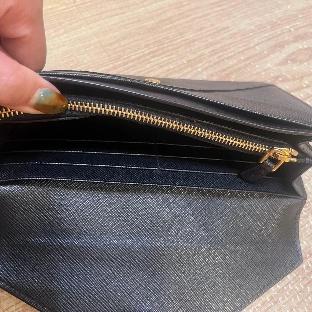PRADA サフィアーノレザー レター型 長財布 ブラックの写真7枚目