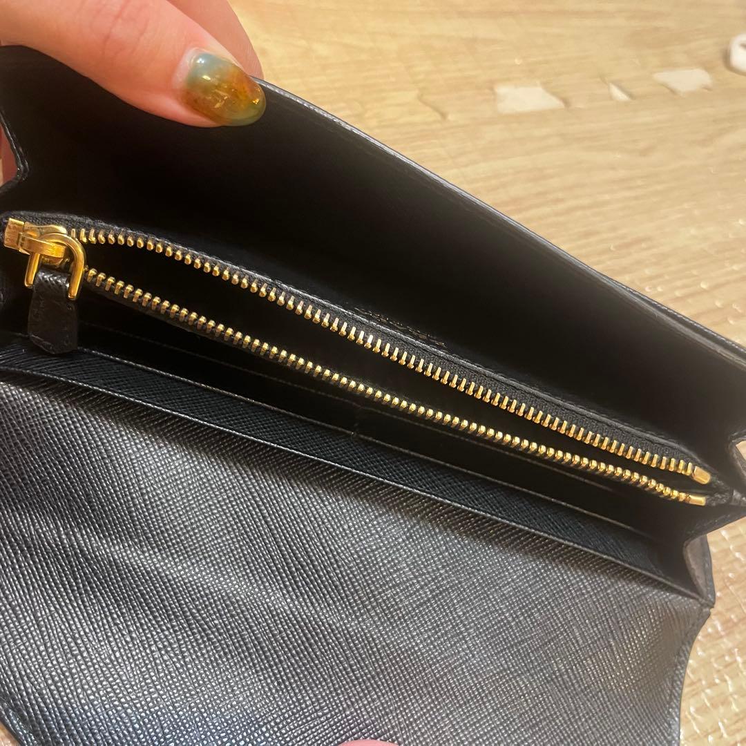 PRADA サフィアーノレザー レター型 長財布 ブラックの写真8枚目