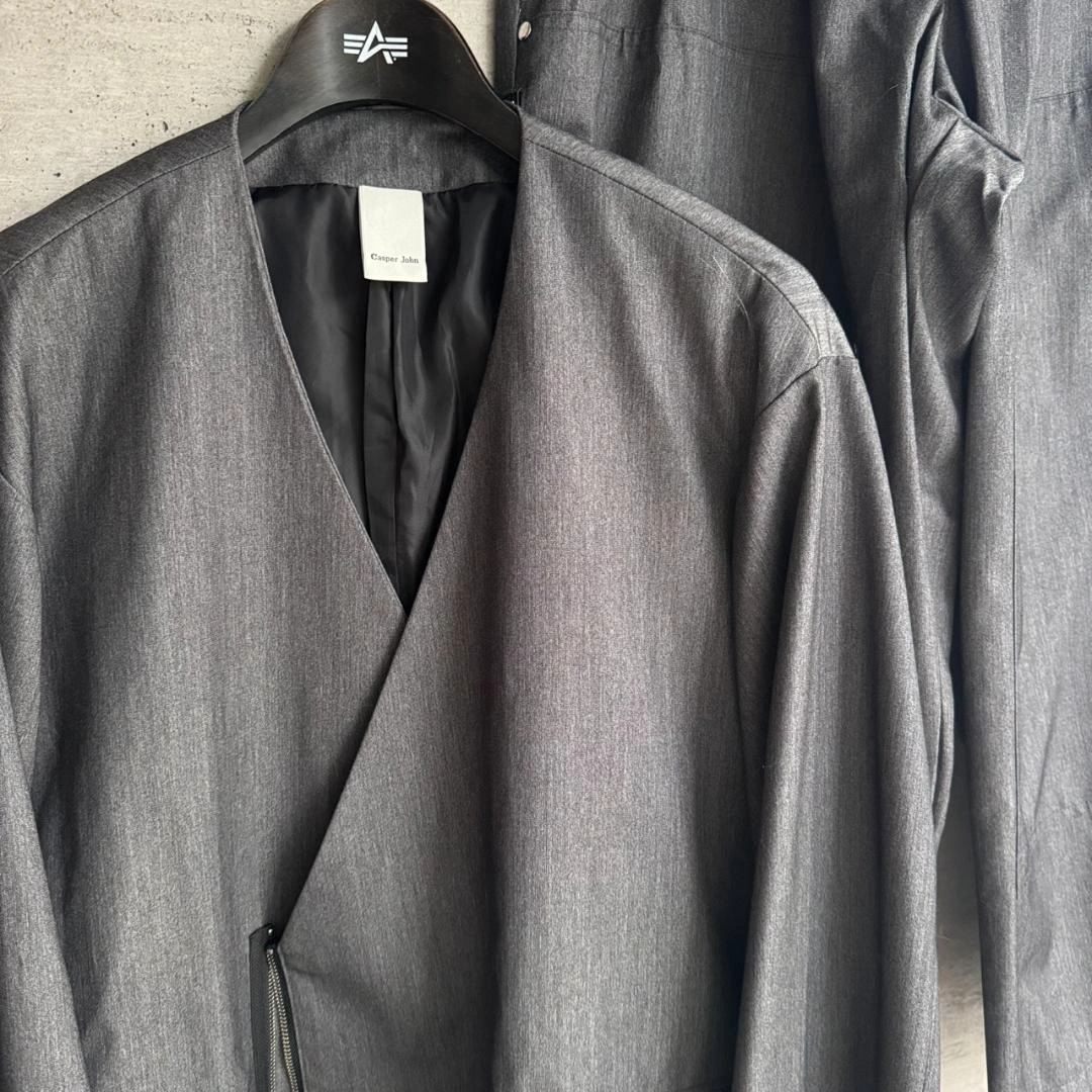 美品 Casper John ノーカラーセットアップ グレー S/Lの写真4枚目