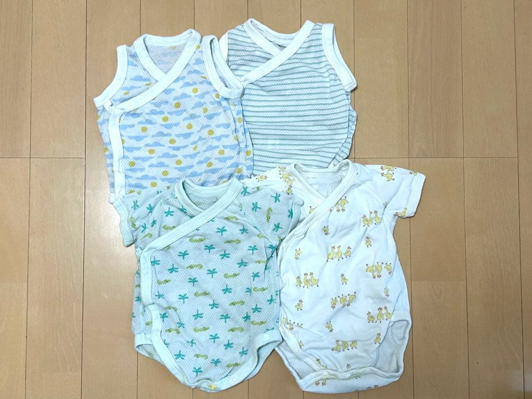 【ユニクロ】60cm コットンメッシュボディスーツ 肌着 4枚セットの写真2枚目