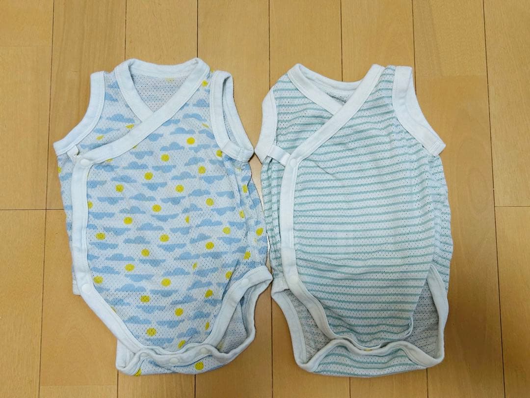 【ユニクロ】60cm コットンメッシュボディスーツ 肌着 4枚セットの写真3枚目