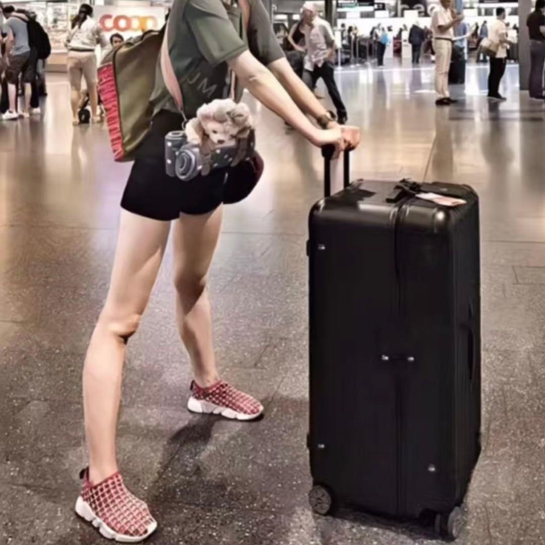 マットブラック キャリーケース スーツケース 旅行の写真2枚目