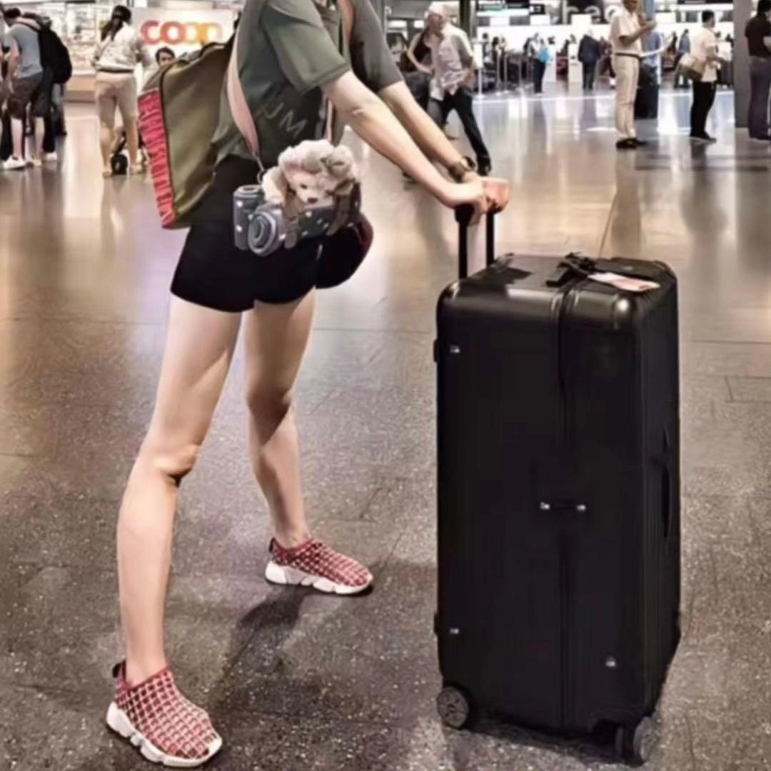 マットブラック キャリーケース スーツケース 旅行の写真2枚目