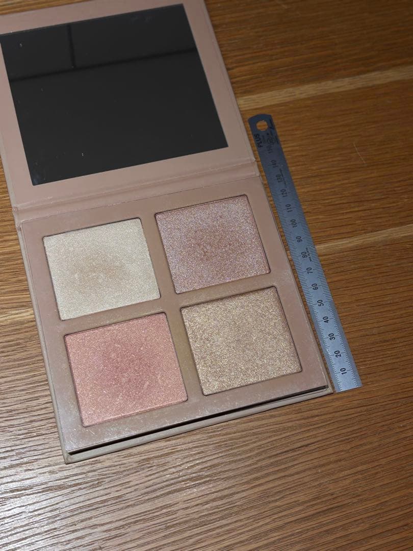 KKW BEAUTY 【大きい】ハイライトパウダー 4色セットの写真3枚目