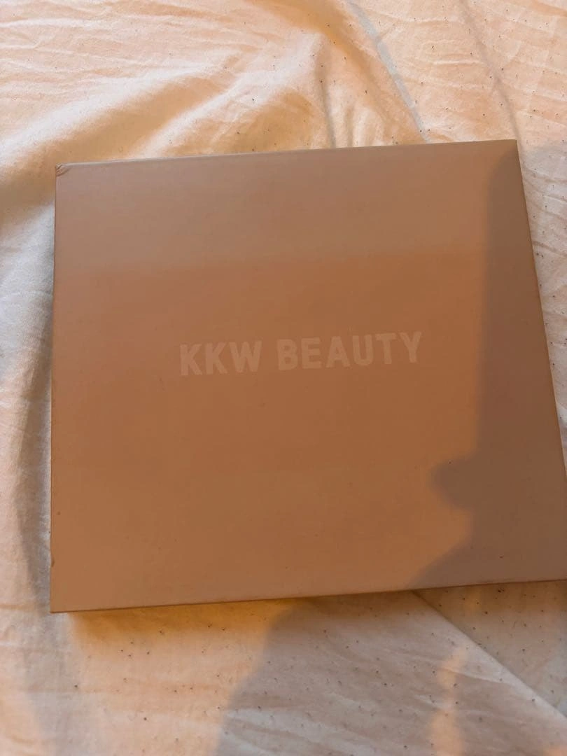 KKW BEAUTY 【大きい】ハイライトパウダー 4色セットの写真4枚目