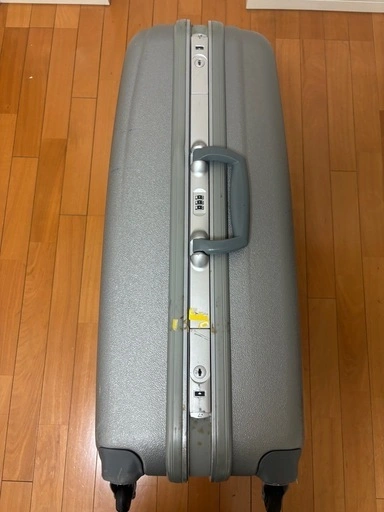 【0円】中古 大型スーツケース (シルバー)の写真2枚目