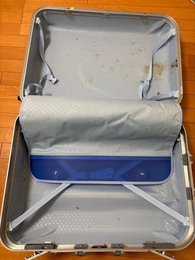 【0円】中古 大型スーツケース (シルバー)の写真3枚目