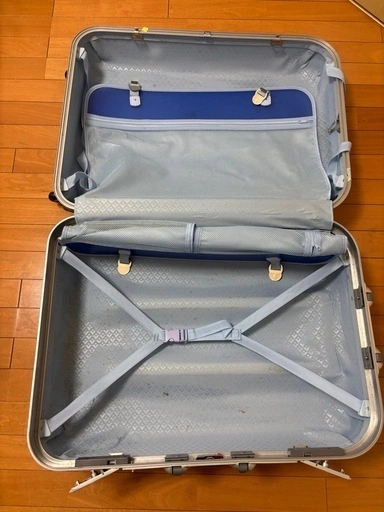 【0円】中古 大型スーツケース (シルバー)の写真4枚目