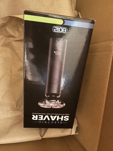 【新品未使用】電動シェーバー デジタル残量表示 回転式3ヘッド 水洗い可能