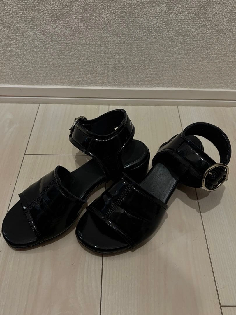 【正規店購入】MM6 マルジェラ エナメル サンダル 37.5(24-24.5)の写真2枚目