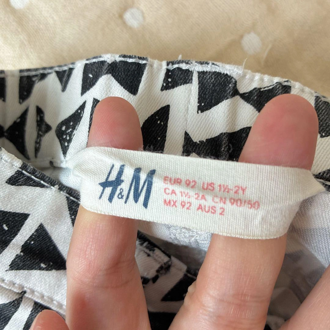 H&M パンツ 92cm モノトーン リボン柄の写真3枚目