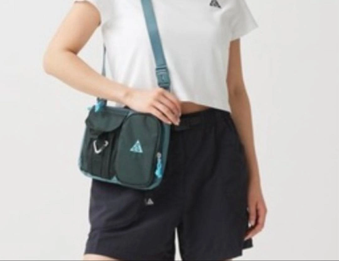 新品 ナイキ ACG クロスボディバッグ ショルダー ボディバッグ 肩掛けバッグの写真4枚目