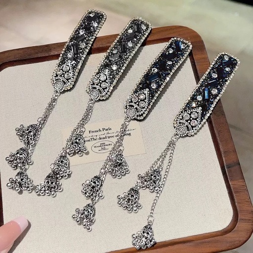 【新品】鈴　bbクリップ ラインストーン タッセル　ヘアアクセサリー　2個セット