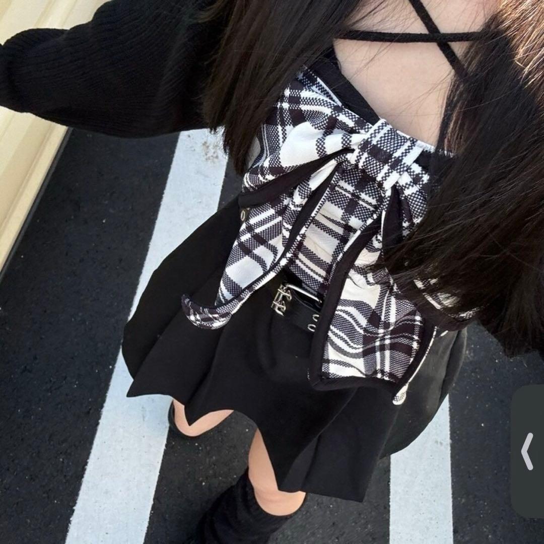 リボン装飾付きストラップレスキャミソールの写真2枚目