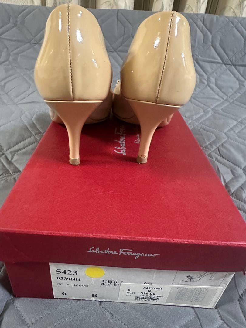 Salvatore Ferragamo ベージュ オープントゥ ハイヒール 6Bの写真3枚目