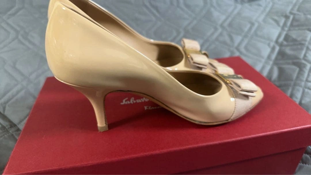 Salvatore Ferragamo ベージュ オープントゥ ハイヒール 6Bの写真4枚目
