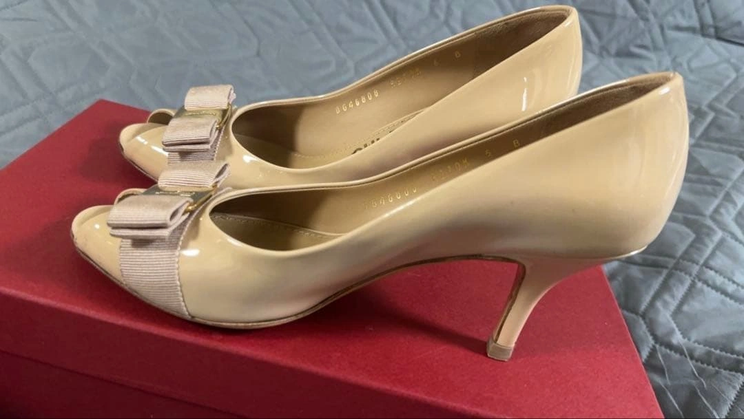 Salvatore Ferragamo ベージュ オープントゥ ハイヒール 6Bの写真5枚目