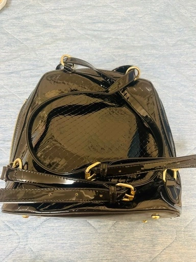 【美品】ブラック エナメル リュック レディースの写真2枚目
