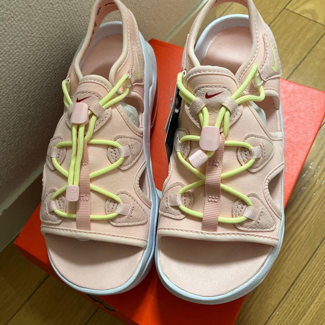 完売品 新品未使用 タグ 箱付き NIKE エアマックス ココ サンダル ピンクの写真2枚目