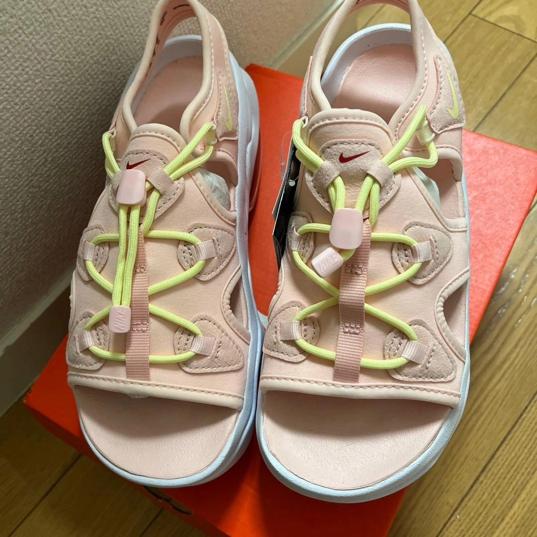 完売品 新品未使用 タグ 箱付き NIKE エアマックス ココ サンダル ピンクの写真2枚目
