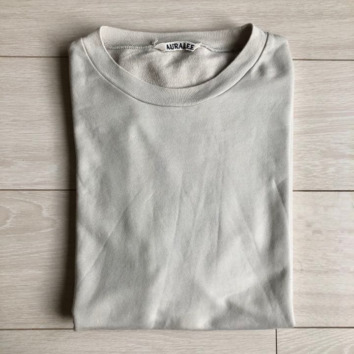 【値下】オーラリー AURALEE Tシャツの写真3枚目