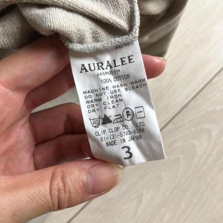 【値下】オーラリー AURALEE Tシャツの写真4枚目