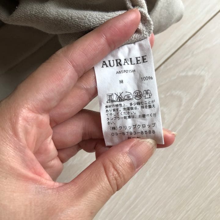 【値下】オーラリー AURALEE Tシャツの写真5枚目