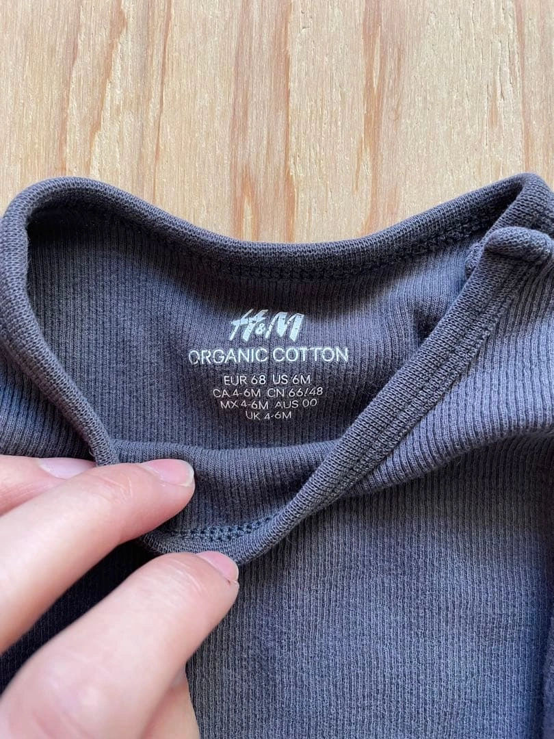 H&M ロンパースセットの写真3枚目