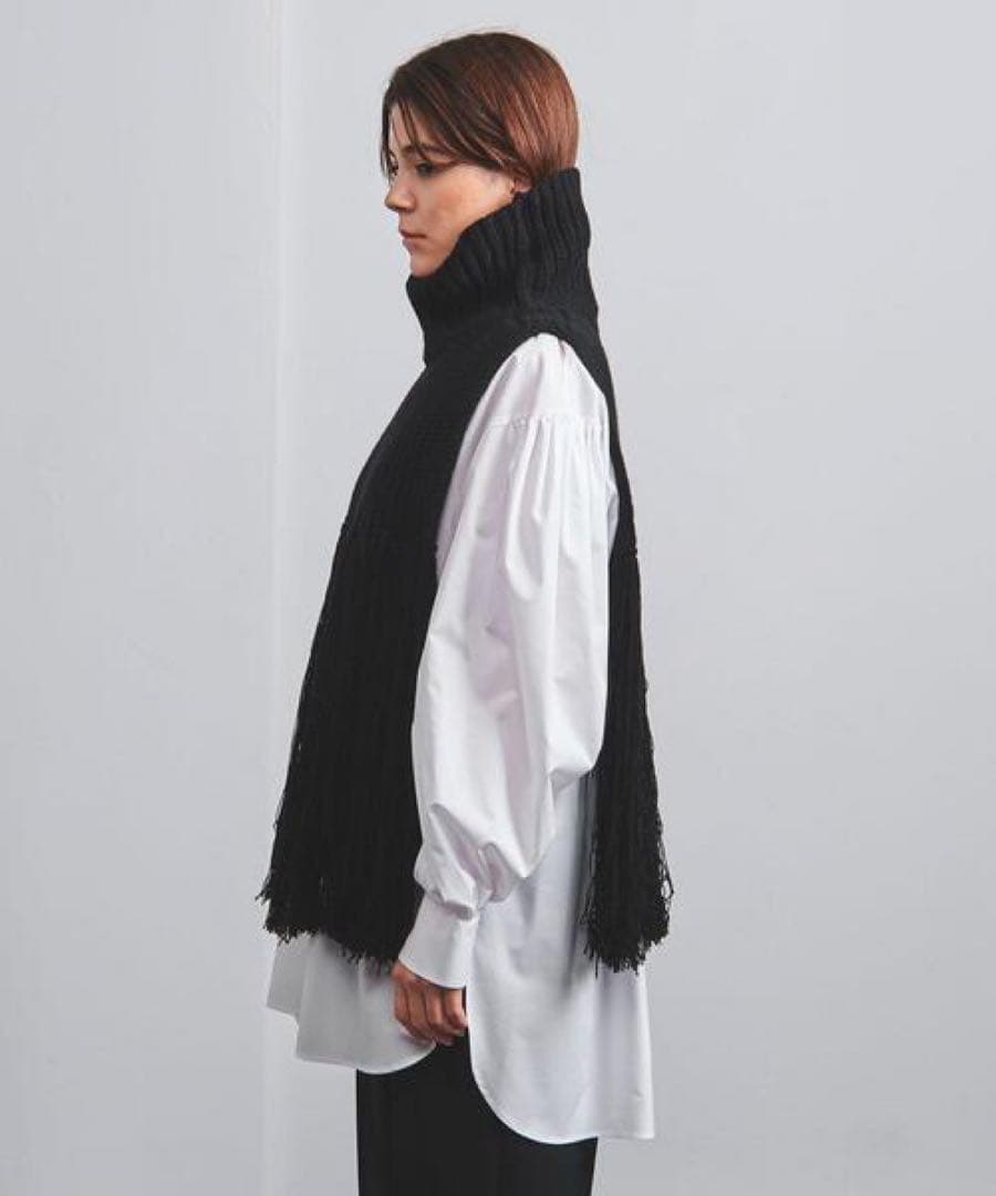 HYKE ハイク リブタートルネック フリンジケープ ブラックの写真2枚目