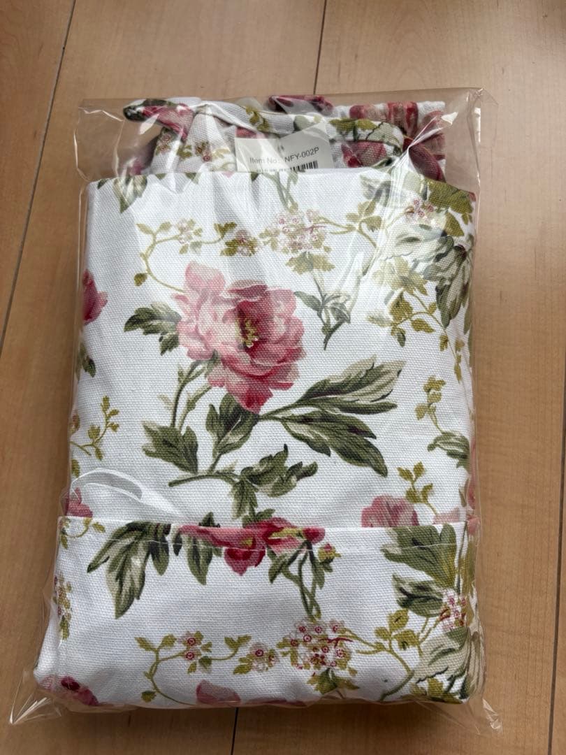 【限定値下げ】【新品】花柄エプロン・ミトンセット　大人Mサイズ