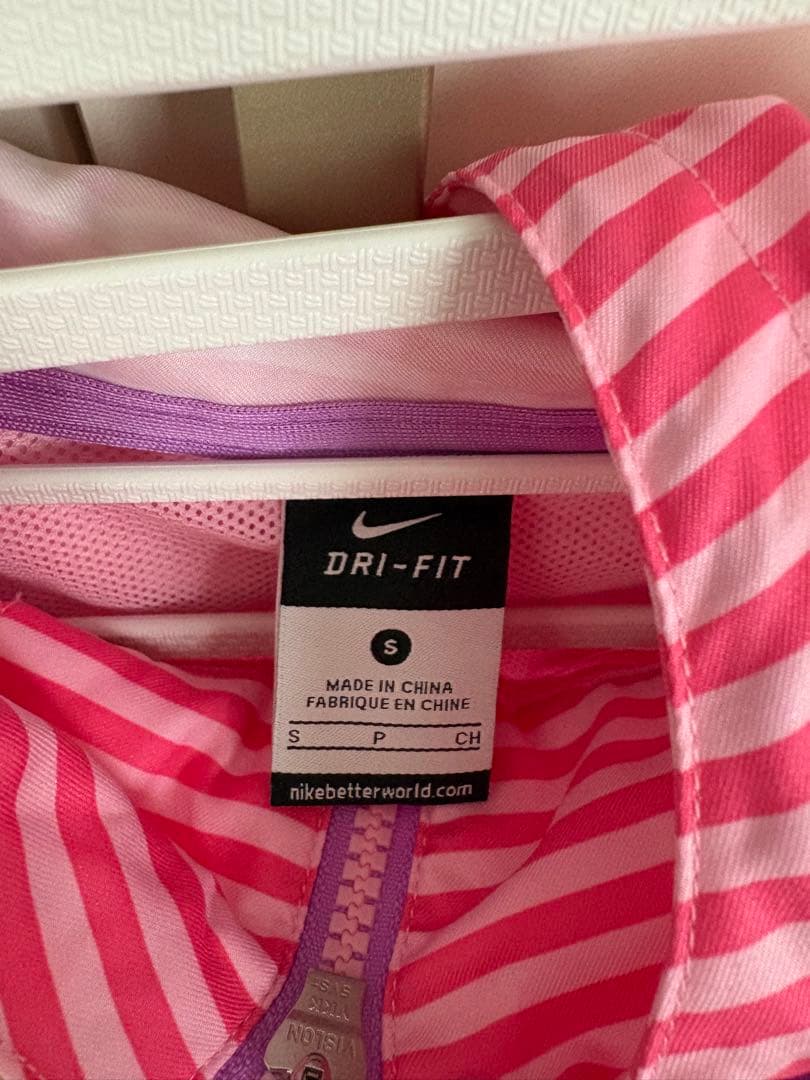 【値下げ】Nike DRI-FIT ボーダー柄 ウィンドブレーカー ピンク Sの写真3枚目