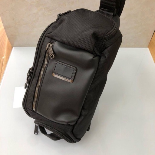 tumi クロスボディバッグ　スリングバッグ