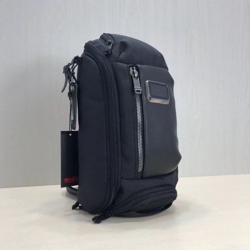 tumi クロスボディバッグ　スリングバッグの写真2枚目