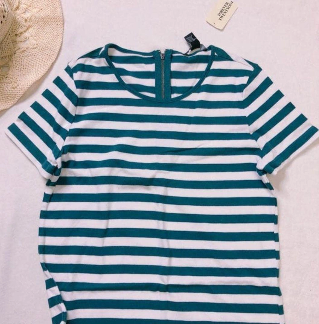 FOREVER 21 ボーダー ミニワンピース 半袖の写真2枚目