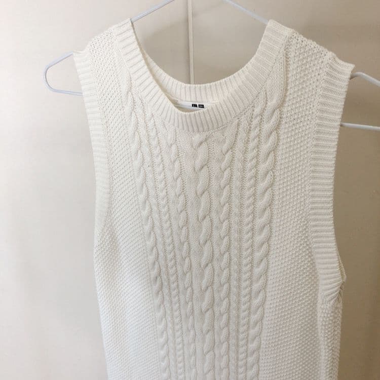 UNIQLO ケーブル編み ノースリーブ ニット ホワイトの写真2枚目