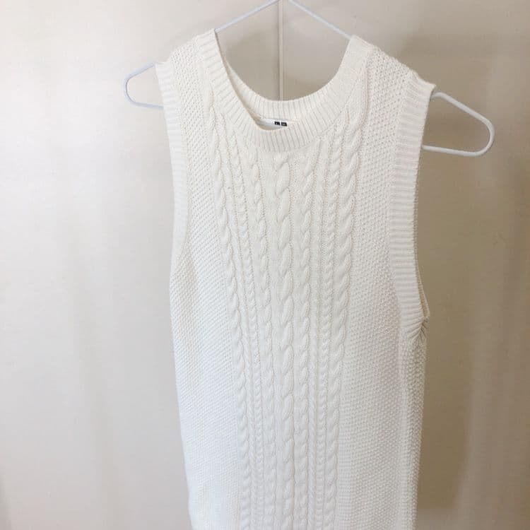 UNIQLO ケーブル編み ノースリーブ ニット ホワイトの写真3枚目