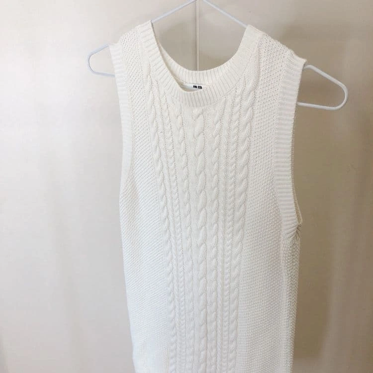 UNIQLO ケーブル編み ノースリーブ ニット ホワイトの写真3枚目