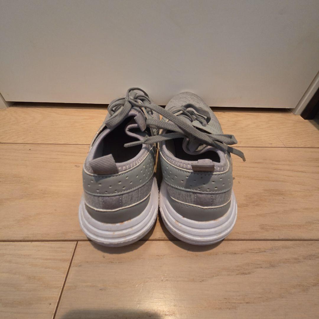 【スニーカーまとめ売り】adidas 他　 レディース　４足の写真3枚目