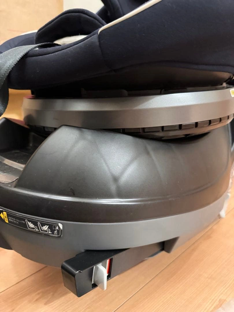 Combi チャイルドシート クルムーヴ 回転式の写真6枚目