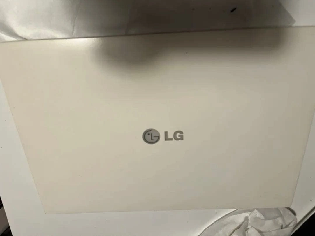 LG gram 14Z950-LT10K ジャンク品 ACアダプター付 SSD無