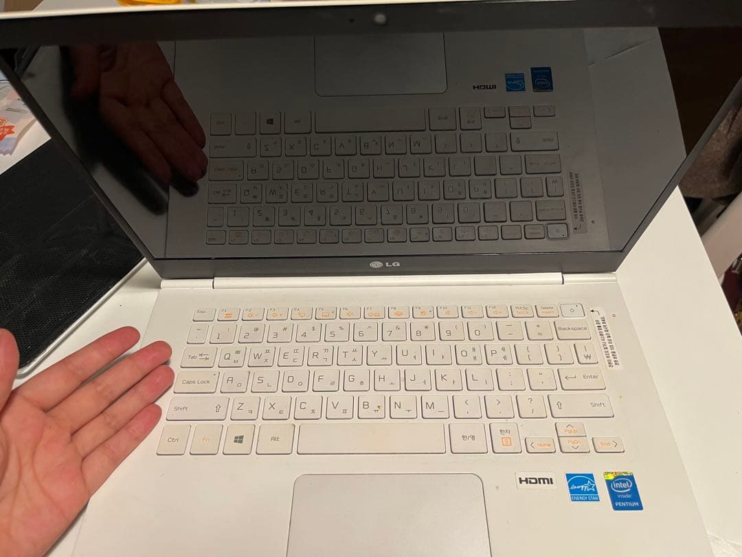 LG gram 14Z950-LT10K ジャンク品 ACアダプター付 SSD無の写真2枚目