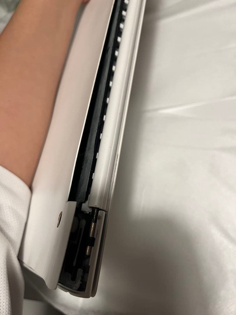LG gram 14Z950-LT10K ジャンク品 ACアダプター付 SSD無の写真4枚目