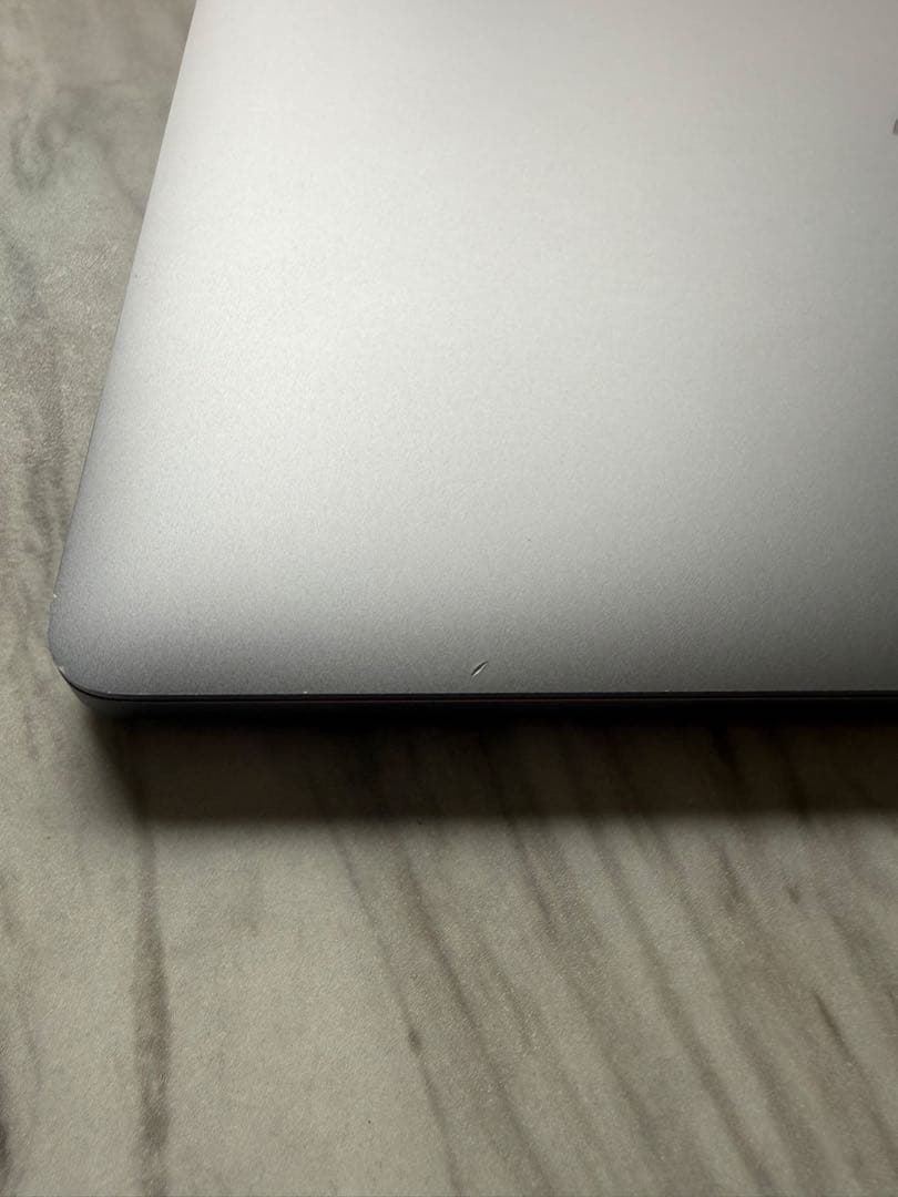 Apple MacBookPro 2019 本体の写真2枚目