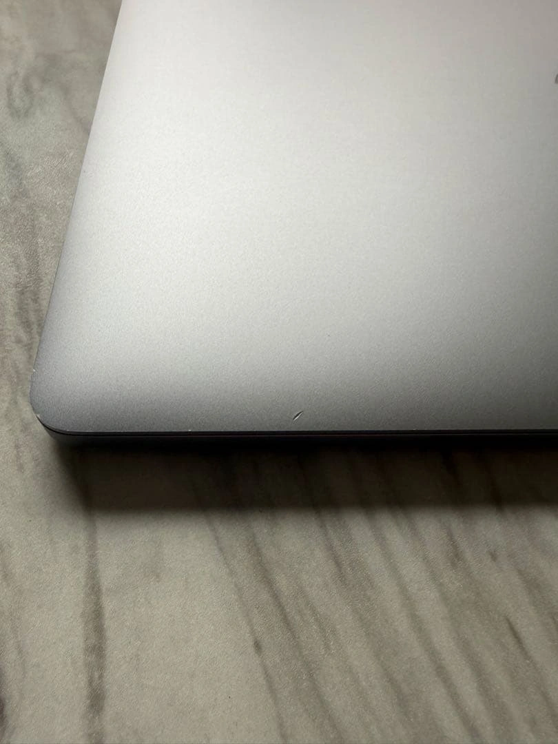 Apple MacBookPro 2019 本体の写真2枚目