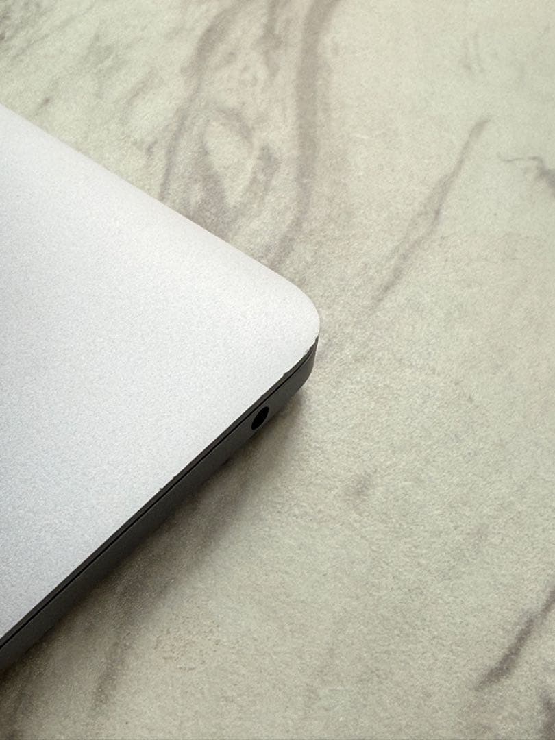 Apple MacBookPro 2019 本体の写真3枚目
