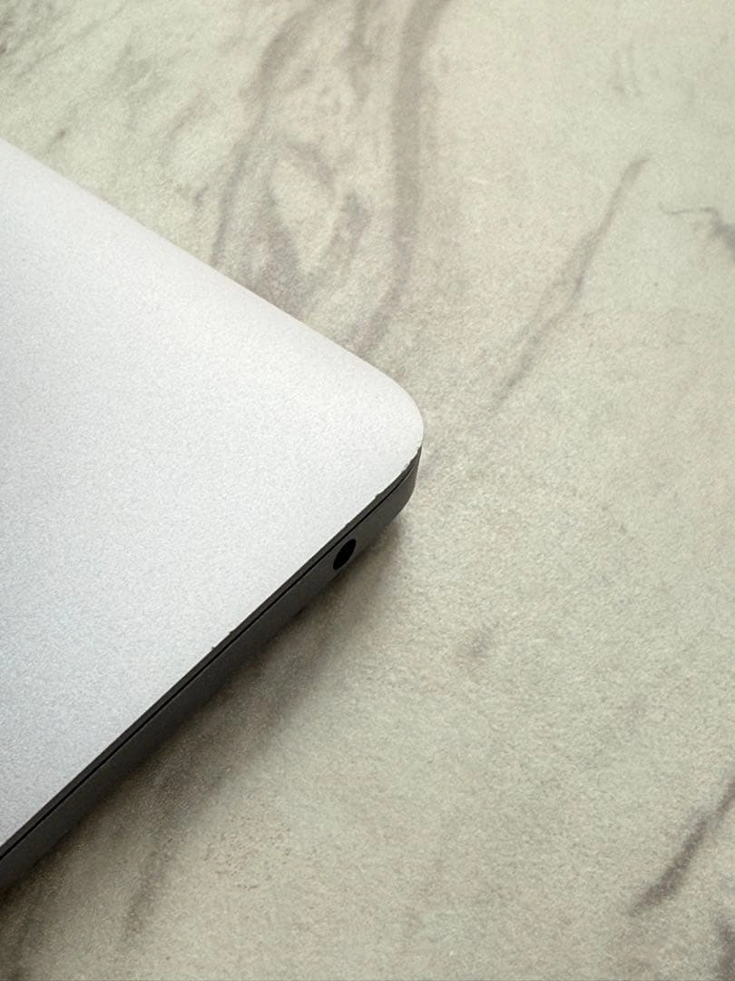 Apple MacBookPro 2019 本体の写真3枚目