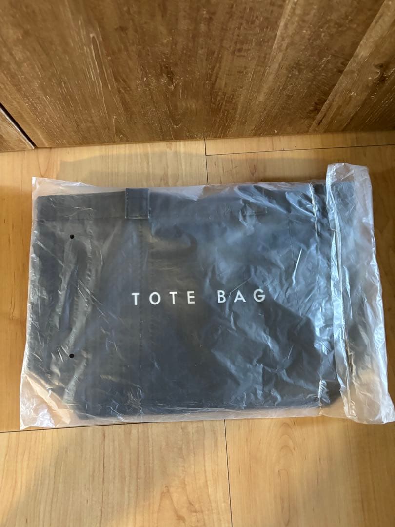 トートバックエナメル風TOTE BAG ブラック新品未使用　透明ビニール大人気❣️の写真4枚目