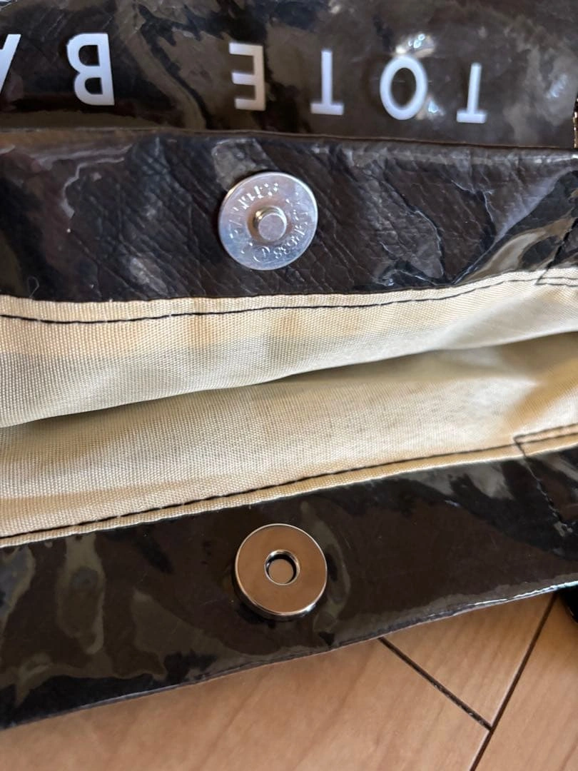 トートバックエナメル風TOTE BAG ブラック新品未使用 透明ビニール大人気❣️の写真5枚目